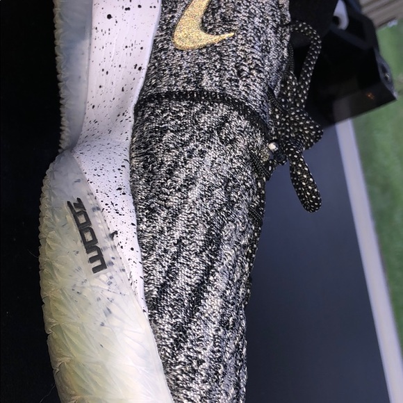 Basketball shoes - Picture 3 of 5